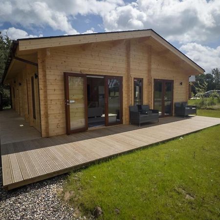 Sundance Lodge, Fantastic New Cabin With Hot Tub - Sleeps 6 - Largest In Felmoor Park Morpeth Kamer foto