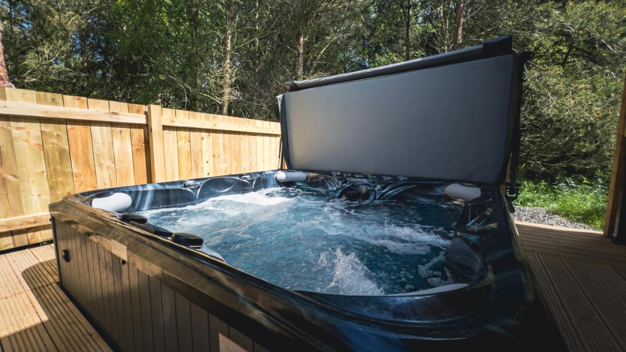 Sundance Lodge, Fantastic New Cabin With Hot Tub - Sleeps 6 - Largest In Felmoor Park Morpeth Buitenkant foto