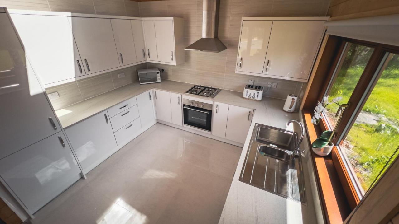 Sundance Lodge, Fantastic New Cabin With Hot Tub - Sleeps 6 - Largest In Felmoor Park Morpeth Buitenkant foto