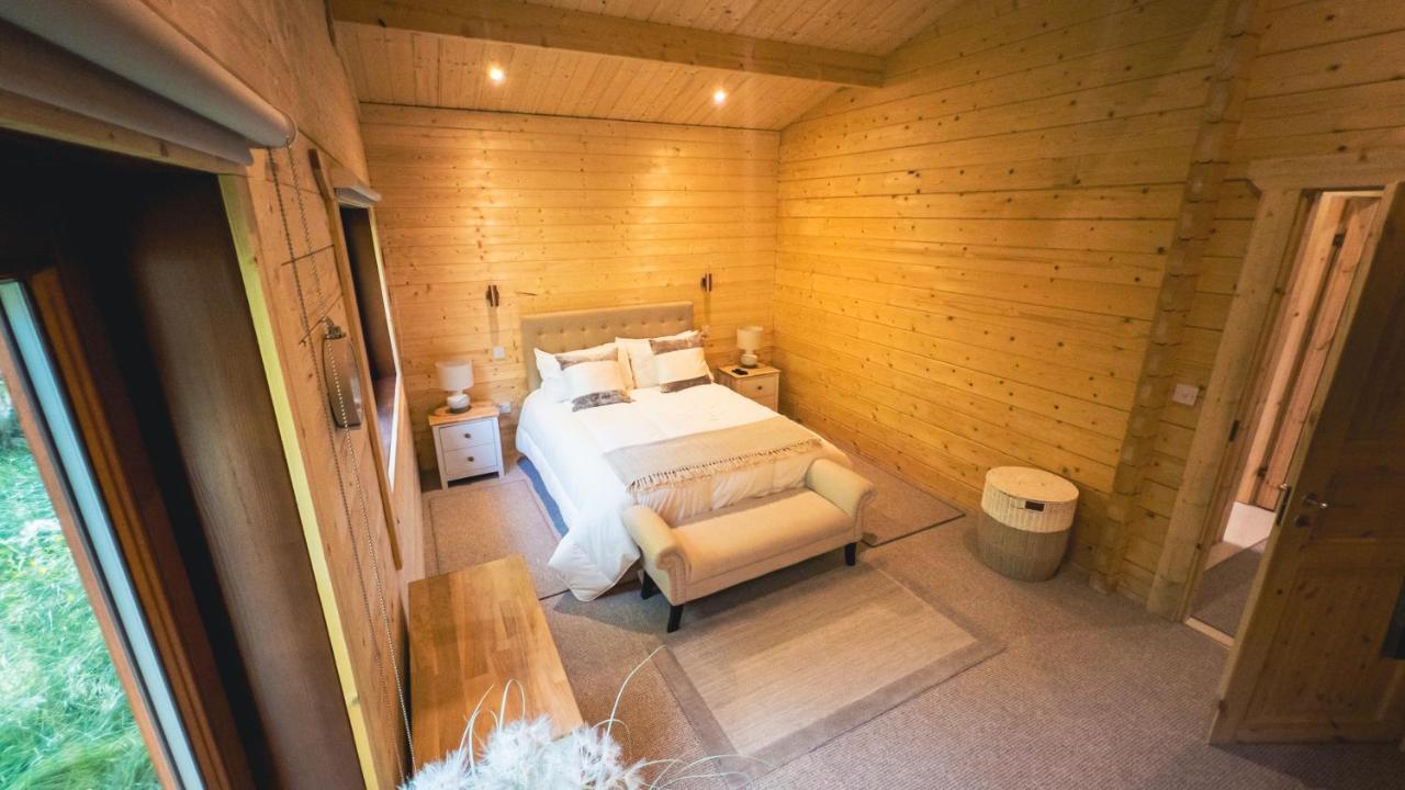 Sundance Lodge, Fantastic New Cabin With Hot Tub - Sleeps 6 - Largest In Felmoor Park Morpeth Buitenkant foto