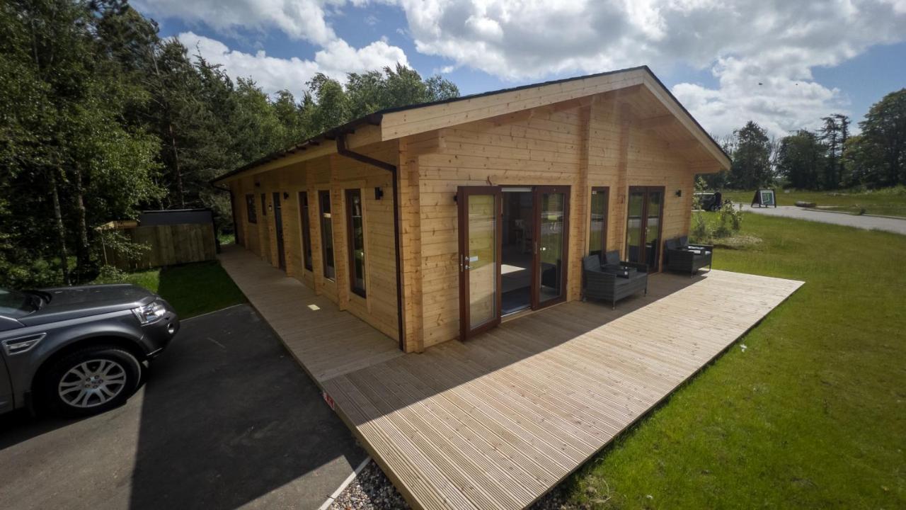 Sundance Lodge, Fantastic New Cabin With Hot Tub - Sleeps 6 - Largest In Felmoor Park Morpeth Buitenkant foto