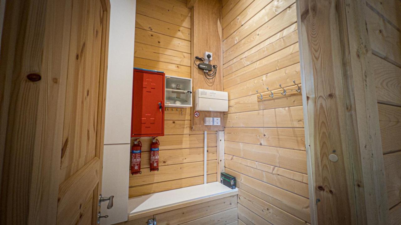 Sundance Lodge, Fantastic New Cabin With Hot Tub - Sleeps 6 - Largest In Felmoor Park Morpeth Buitenkant foto