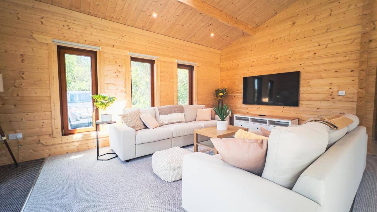 Sundance Lodge, Fantastic New Cabin With Hot Tub - Sleeps 6 - Largest In Felmoor Park Morpeth Buitenkant foto