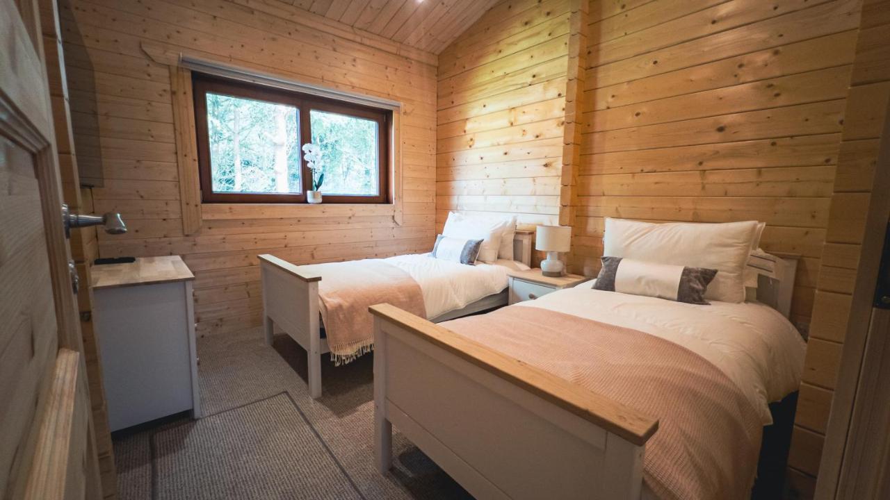 Sundance Lodge, Fantastic New Cabin With Hot Tub - Sleeps 6 - Largest In Felmoor Park Morpeth Buitenkant foto