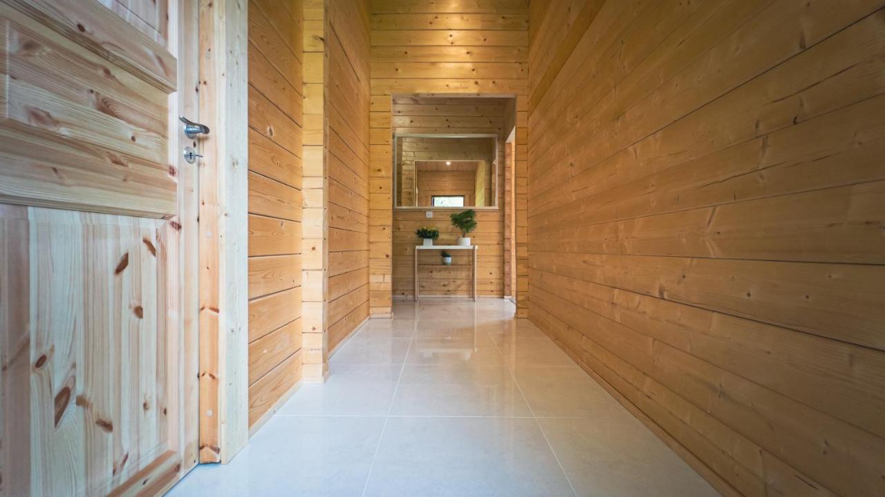Sundance Lodge, Fantastic New Cabin With Hot Tub - Sleeps 6 - Largest In Felmoor Park Morpeth Buitenkant foto
