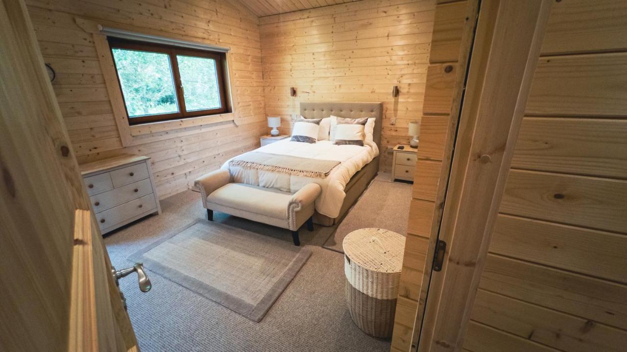 Sundance Lodge, Fantastic New Cabin With Hot Tub - Sleeps 6 - Largest In Felmoor Park Morpeth Buitenkant foto